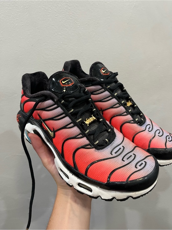 Nike Shoes - Nike Gradient Red to Pink Air Max Plus TN with Black Accents